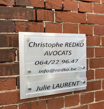 Plaques en plexiglass / panneaux